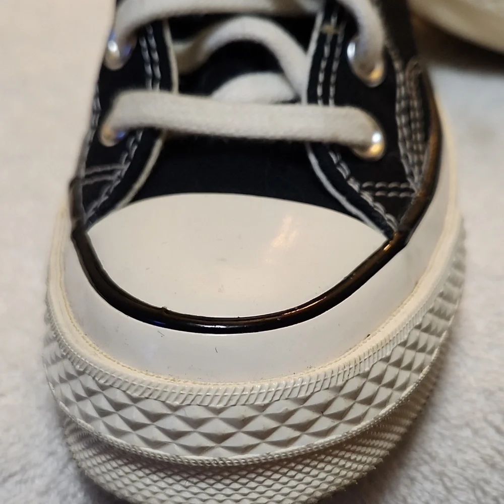 Converse - Picture 2 of 5